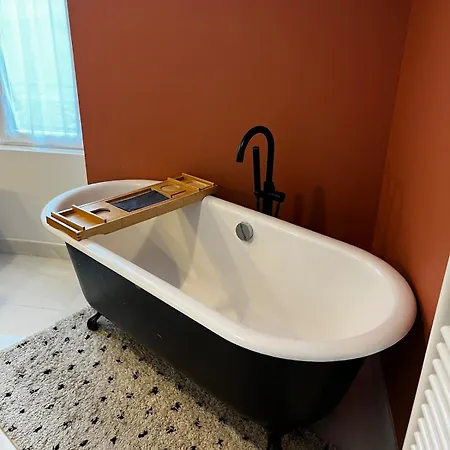 Maison De Climatisee Avec Jacuzzi Villa